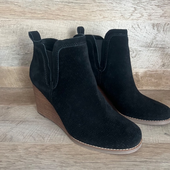 NWT Crown Vintage Wedge Bootie Size 10 - Picture 2 of 8